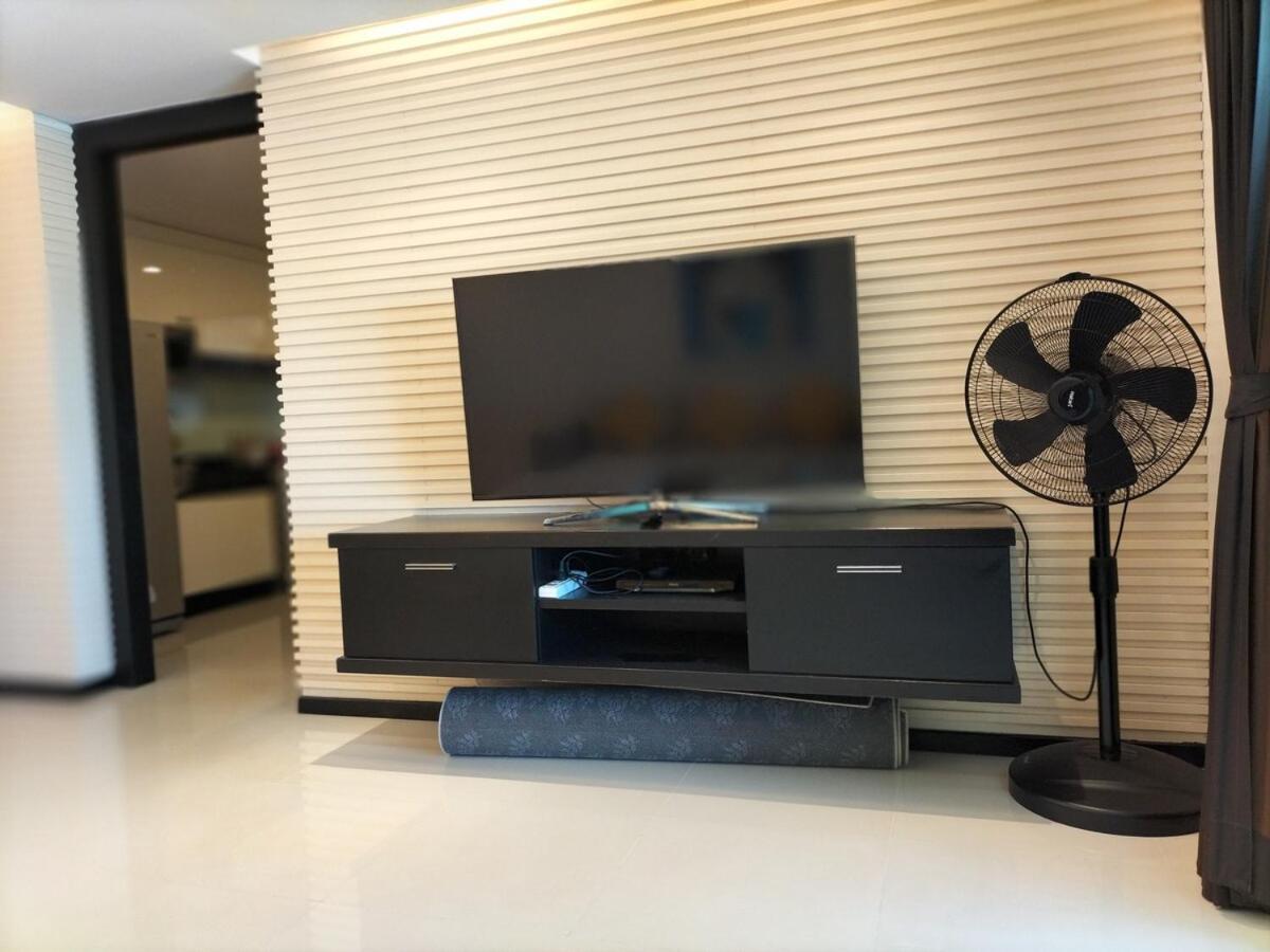 Modern 2-Bedroom Condo In Kamala Near The Beach Exterior photo